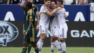 Gerrard, Keane y Giovani celebran un gol con LA Galaxy.