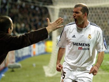 Zidane celebra el gol que dio el pase al Real Madrid en 2004.