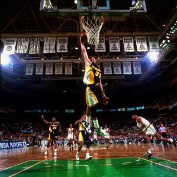 Realizando un mate en el mítico Boston Garden en 1991.