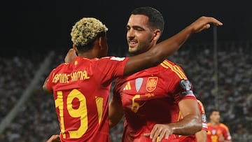 SOFIA (Bulgaria), 04/09/2025.- Spain's Mikel Merino (R) celebrates with Lamine Yamal (L) after scoring the 0-3 during the 2026 FIFA World Cup European Qualifiers Group E match between Bulgaria and Spain in Sofia, Bulgaria, 04 September 2025. (Mundial de Fútbol, España) EFE/EPA/VASSIL DONEV