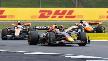 Max Verstappen (Red Bull RB19), Lando Norris, Oscar Piastri (McLaren MCL60). Silverstone, Gran Bretaña. F1 2023.