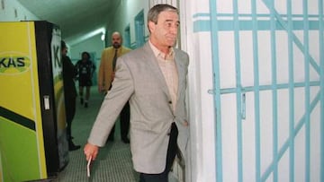 Benito Joanet, entrenador del Tenerife en aquella promoción, fichó diez días después por el Espanyol.