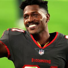 Antonio Brown criticizes the Buccaneers and Tom Brady...again