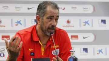 El seleccionador español de baloncesto, Juan Antonio Orenga, en rueda de prensa.