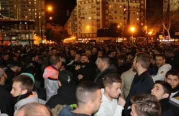 Los seguidores increparon al equipo a su llegada a Mestalla.