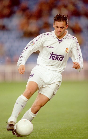 Jugó durante tres temporadas con el Valencia: 1993-94, 1994-95, 1995-96 y otras tres con el Real Madrid de 1996 a 1999.

