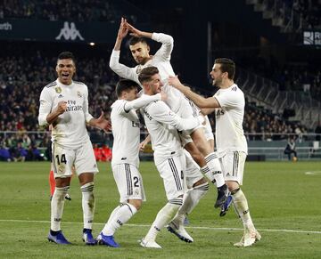 1-2. Dani Ceballos celebró el segundo gol.