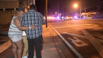 El agresor, muerto en un enfrentamiento con la policía, irrumpió a tiros en el local de Orlando y se atrincheró con rehenes. Hay 53 heridos.