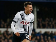 El jugador inglés aparece totalmente desnudo en un vídeo que se ha filtrado por las redes sociales y en el que se puede ver a una mujer practicando una felación al futbolista, que presume delante de sus amigos, uno de ellos autor del vídeo.