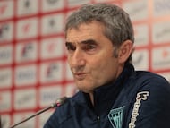 LEZAMA (BIZKAIA), 06/03/2026.- El entrenador del Athletic de Bilbao, Ernesto Valverde, en rueda de prensa previa al partido de mañana frente al F.C Barcelona. El Athletic Club, noveno en LaLiga EA Sports, y el Barcelona, líder con cuatro puntos sobre el Real Madrid, se enfrentarán este sábado (21:00 CET) en San Mamés con el objetivo de aliviar la frustración por no haber accedido a la final de la Copa del Rey con una victoria que les acerque a sus objetivos: los puestos europeos y el título, respectivamente. EFE/Luis Tejido