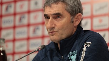 LEZAMA (BIZKAIA), 06/03/2026.- El entrenador del Athletic de Bilbao, Ernesto Valverde, en rueda de prensa previa al partido de mañana frente al F.C Barcelona. El Athletic Club, noveno en LaLiga EA Sports, y el Barcelona, líder con cuatro puntos sobre el Real Madrid, se enfrentarán este sábado (21:00 CET) en San Mamés con el objetivo de aliviar la frustración por no haber accedido a la final de la Copa del Rey con una victoria que les acerque a sus objetivos: los puestos europeos y el título, respectivamente. EFE/Luis Tejido