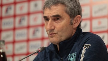 LEZAMA (BIZKAIA), 06/03/2026.- El entrenador del Athletic de Bilbao, Ernesto Valverde, en rueda de prensa previa al partido de mañana frente al F.C Barcelona. El Athletic Club, noveno en LaLiga EA Sports, y el Barcelona, líder con cuatro puntos sobre el Real Madrid, se enfrentarán este sábado (21:00 CET) en San Mamés con el objetivo de aliviar la frustración por no haber accedido a la final de la Copa del Rey con una victoria que les acerque a sus objetivos: los puestos europeos y el título, respectivamente. EFE/Luis Tejido