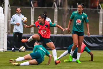 Luego de la victoria ante Paraguay, la Selección Femenina de Brasil volvió a trabajos de campo en la cancha de la Universidad Industrial de Santander, esta vez con miras a la gran final de la Copa América Femenina ante Colombia.