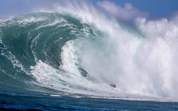 El surfista hawaiano ha ganado 4 eventos ya en esta ola, pero también se ha llevado buenos sustos...