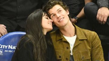 Camila Cabello y Shawn Mendes en el juego de Los Angeles Clippers vs Toronto Raptors en Staples Center, LA. Noviembre 11, 2019.