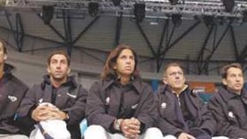<b>ANTE EL GENERAL INVIERNO. </b>Ya en el invierno de Bratislava, Feliciano, Albert Costa, Verdasco y los capitanes esperan la llegada de Rafa Nadal.