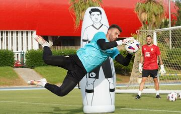 Maximiano, durante un entrenamiento con el Almería.