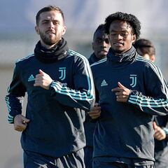 Cuadrado y jugadores de Juve proponen soluciones a la crisis