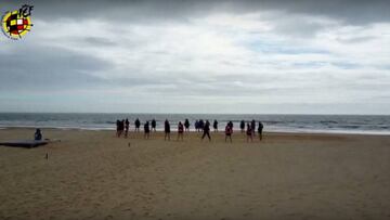 La selección se entrena en la playa de Tavira