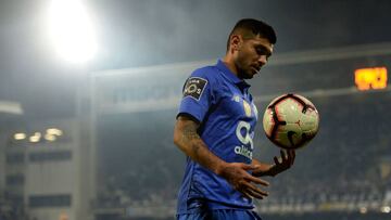 El liderato de Porto en la Liga NOS está en peligro después de empatar a ceros con Vitoria Guimaraes; Héctor Herrera y Jesús Corona jugaron todo el partido