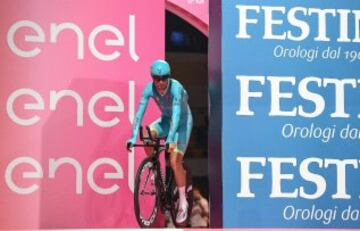 El ciclista italiano Vincenzo Nibali del equipo UCI ProTeam Astana, durante la primera etapa del Giro de Italia, en Apeldoorn, Holanda.