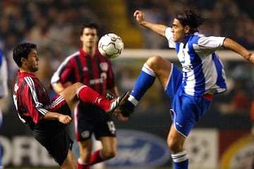 Jugador nacido en Hesse, Alemania, de origen turco. Defendió los colores del país de sus padres. En 2002 era titular con el Bayer Leverkusen que perdió la final de Champions League ante el Real Madrid y fue uno de los más destacados en la Turquía que se alzó con el tercer puesto en el Mundial de Corea y Japón.
