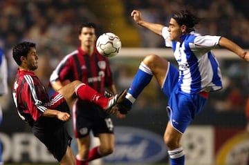 Jugador nacido en Hesse, Alemania, de origen turco. Defendió los colores del país de sus padres. En 2002 era titular con el Bayer Leverkusen que perdió la final de Champions League ante el Real Madrid y fue uno de los más destacados en la Turquí­a que se alzó con el tercer puesto en el Mundial de Corea y Japón.