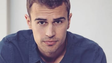 Theo James aclara la verdad de su escena más comentada en ‘The White Lotus’