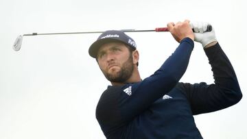 Jon Rahm aguanta a cuatro de la cabeza tras un día de batalla
