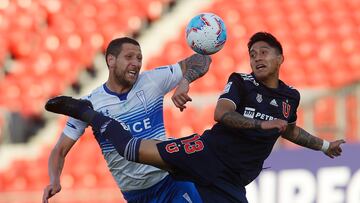 Futbol, Universidad de Chile vs Universidad Catlica.
Vigesimo Primera fecha, campeonato nacional 2020.
El jugador de Universidad de Chile Camilo Moya, derecha , disputa el baln con Luciano Aued de Universidad Catlica durante el partido de primera division en el Estadio Nacional.
Santiago, Chile.
23/12/2020
Marcelo Hernandez/Photosport
Football, Universidad de Chile vs Universidad Catolica.
21th date, 2020 National Championship.
Universidad de Chile 's player Camilo Moya , right , batlles the ball with Luciano Aued of Universidad Catolica during the first division football match at the Nacional stadium.
Santiago, Chile.
23/12/2020
Marcelo Hernandez/Photosport