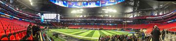Estamos a pocas horas de que arranque el Super Bowl en el Mercedes-Benz Stadium y aquí te presentamos postales del recinto.