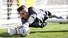 Andriy Lunin, en un entrenamiento en Valdebebas.