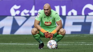 Dmitrovic, duda para hoy por el fallecimiento de su padre