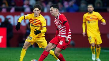 GIRONA, SPAIN - JANUARY 28: Arnau Martinez of Girona FC passes the ball under pressure from Pablo Gavi of FC Barcelona during the LaLiga Santander match between Girona FC and FC Barcelona at Montilivi Stadium on January 28, 2023 in Girona, Spain. (Photo by Sergio Carmona/Quality Sport Images/Getty Images)