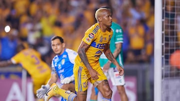 Luis Quiñones festeja un gol con el conjunto de los Tigres en la Liga de Campeones de la Concacaf-