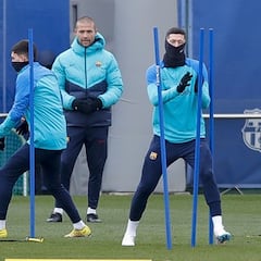 Xavi va con todo en la Copa