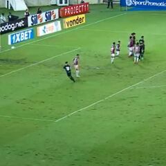 A pura viveza: el gol de tiro libre del ex azul Rafael Vaz