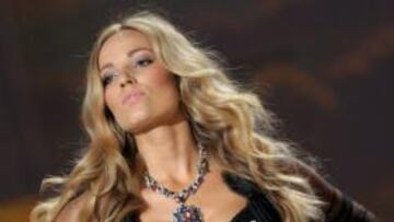 <b>Ella es la ola de calor</b> Jamie Lee Dorley es una modelo estadounidense casada con el futbolista serbio Sacha Kljestan, del Anderlecht, al que desde ahora observaremos con respeto reverencial. Tal y como se puede apreciar, su esposa es víctima y causante de la ola de calor que nos atrapa o ya quisiéramos.