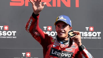 Marc Márquez celebra una nueva victoria en la esprint del GP de Cataluña.