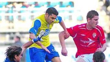 <b>SIGUE EN LO MÁS ALTO. </b>El Cádiz no da respiro a sus perseguidores y sigue encaramado a los más alto de la tabla de clasificación.