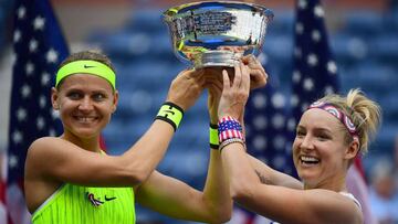 NEW YORK, NY - SEPTEMBER 11: Bethanie Mattek-Sands (R) of the United States and Lucie Safarova of the Czech Republic celebrate with the trophy after defeating Caroline Garcia and Kristina Mladenovic of France with a score of 2-6, 7-6, 6-4 in their Women&#039;s Doubles Final Match on Day Fourteen of the 2016 US Open at the USTA Billie Jean King National Tennis Center on September 11, 2016 in the Flushing neighborhood of the Queens borough of New York City.   Alex Goodlett/Getty Images/AFP
 == FOR NEWSPAPERS, INTERNET, TELCOS &amp; TELEVISION USE ONLY ==