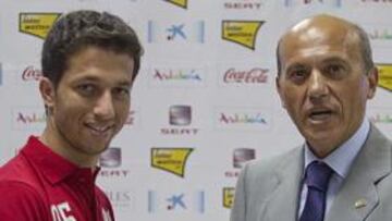 Del Nido, con Cicinho.