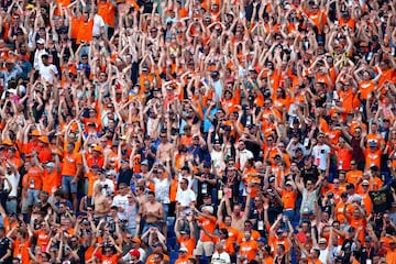 Seguidores holandeses presentes en el Red Bull Ring. 