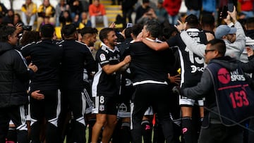 Futbol, Coquimbo Unido vs Colo Colo.
Fecha 28, campeonato Nacional 2022.
Los jugadores de Colo Colo celebran el titulo de campeon tras el partido de primera division contra Coquimbo Unido disputado en el estadio Francisco Sanchez Rumoroso de Coquimbo, Chile.
23/10/2022
Andres Pina/Photosport
Football, Coquimbo Unido vs Colo Colo.
28th turn, 2022 National Championship.
Colo Colo's players celebrate the Champion title after the first division match against Coquimbo Unido held at the Francisco Sanchez Rumoroso stadium in Coquimbo, Chile.
23/10/2022
Andres Pina/Photosport