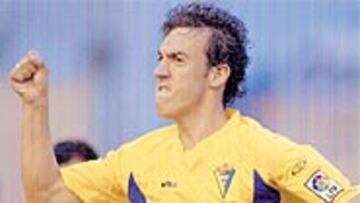 <b>HAT TRICK</b>. Los de Jose González solucionaron con tres goles de Oli sus problemas.