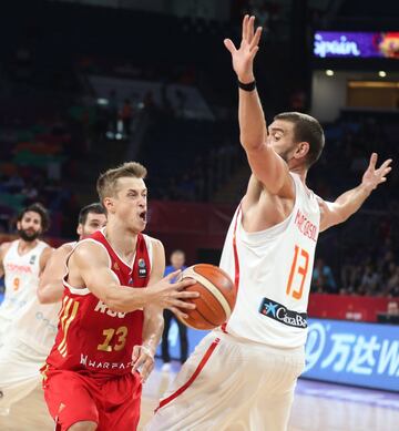 Dmitry Khvostov y Marc Gasol.