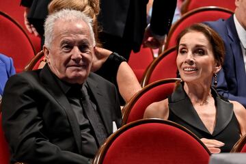 Los cantantes Víctor Manuel y Ana Belén asisten a la ceremonia de entrega de los Premios Princesa de Asturias en el Teatro Campoamor.