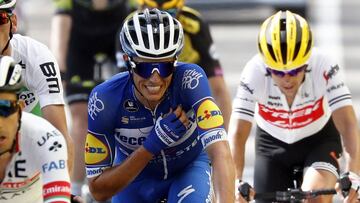 Enric Mas llega a meta en el Tour de Francia.