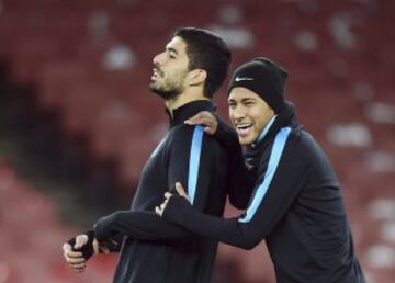 Último entrenamiento del Barcelona antes del partido de Champions League de octavos de final frente al Arsenal 