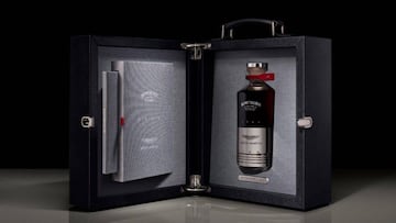 Aston Martin y Bowmere ponen a la venta un exclusivo whisky; cada botella cuesta 1.5 millones de pesos